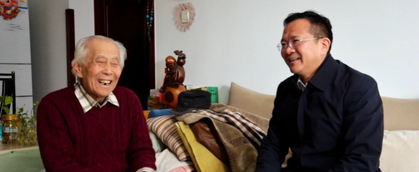 中國樂凱黨委領(lǐng)導(dǎo)看望慰問樂凱老領(lǐng)導(dǎo)、老專家、老干部、老黨員及生活困難職工