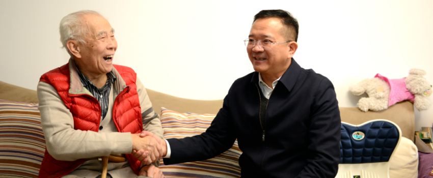 中國樂凱黨委領(lǐng)導(dǎo)看望慰問樂凱老領(lǐng)導(dǎo)、老專家、老干部和生活困難職工